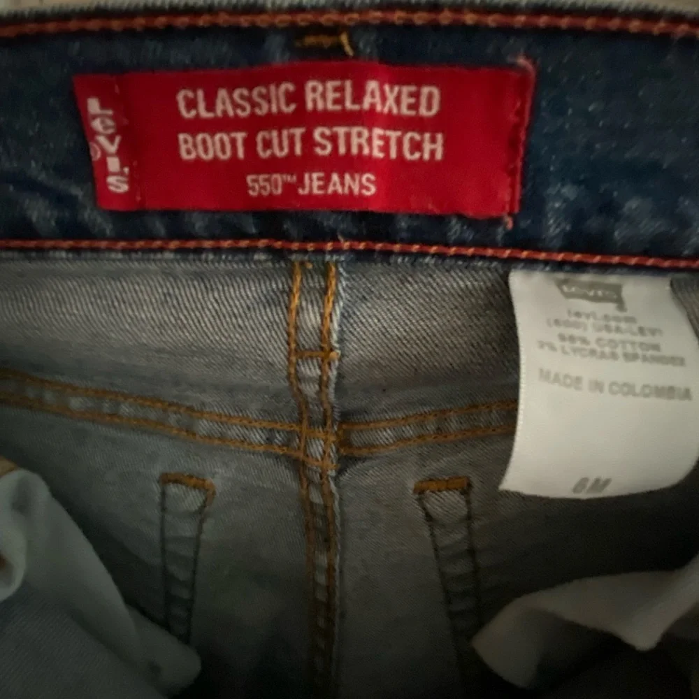 Size 6M Levi’s Classic Relaxed Boot Cut Stretch jeans. - Picture 3 of 4
